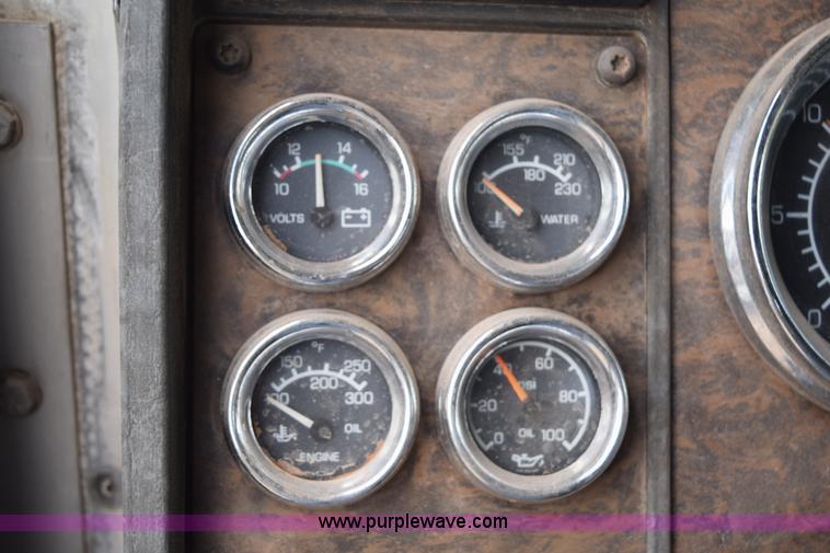 image for item K6051 1998 Kenworth T800 semi truck