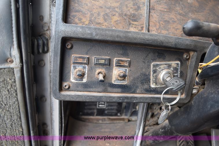 image for item K6051 1998 Kenworth T800 semi truck