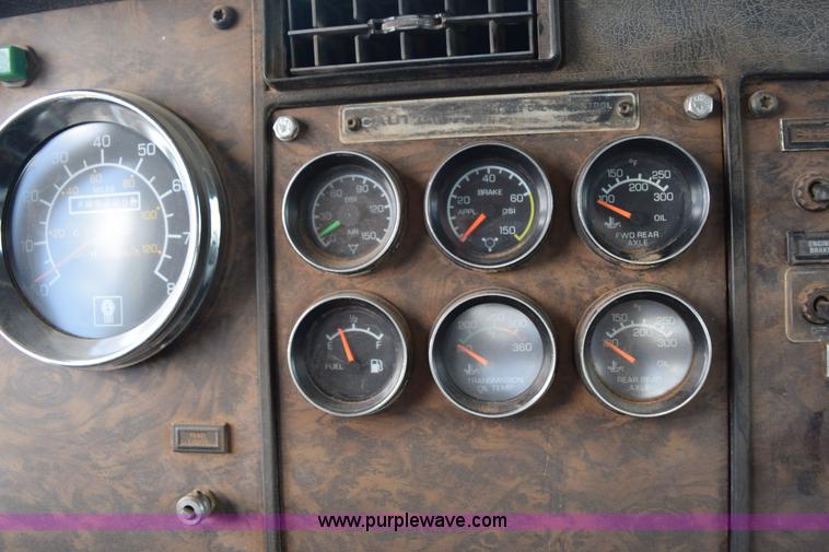 image for item K6051 1998 Kenworth T800 semi truck