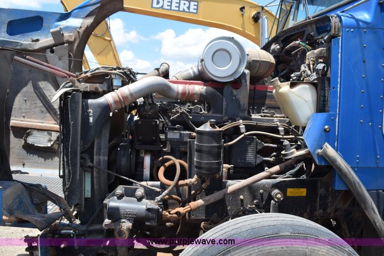 image for item K6051 1998 Kenworth T800 semi truck