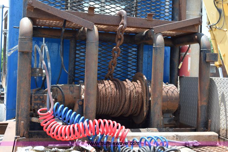 image for item K6051 1998 Kenworth T800 semi truck