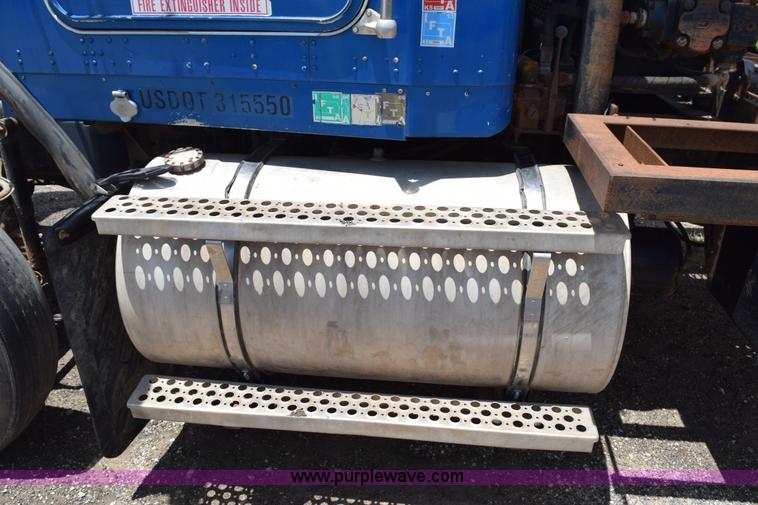 image for item K6051 1998 Kenworth T800 semi truck