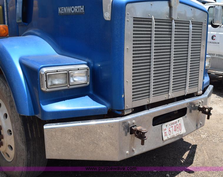 image for item K6051 1998 Kenworth T800 semi truck