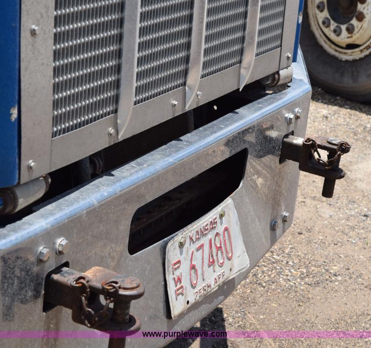 image for item K6051 1998 Kenworth T800 semi truck