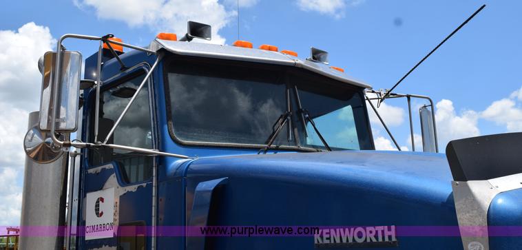 image for item K6051 1998 Kenworth T800 semi truck