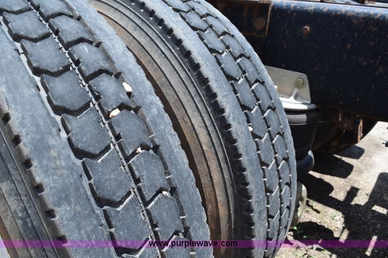 image for item K6051 1998 Kenworth T800 semi truck