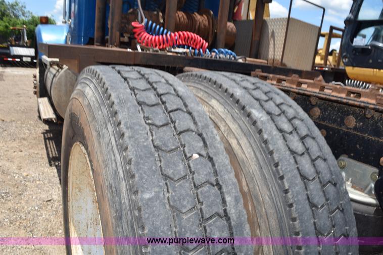 image for item K6051 1998 Kenworth T800 semi truck