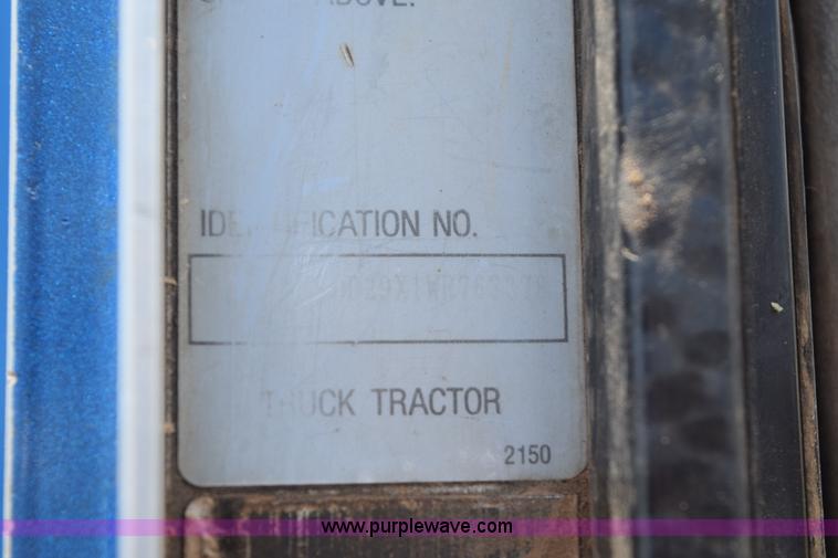 image for item K6051 1998 Kenworth T800 semi truck