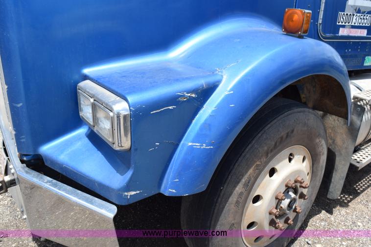 image for item K6051 1998 Kenworth T800 semi truck