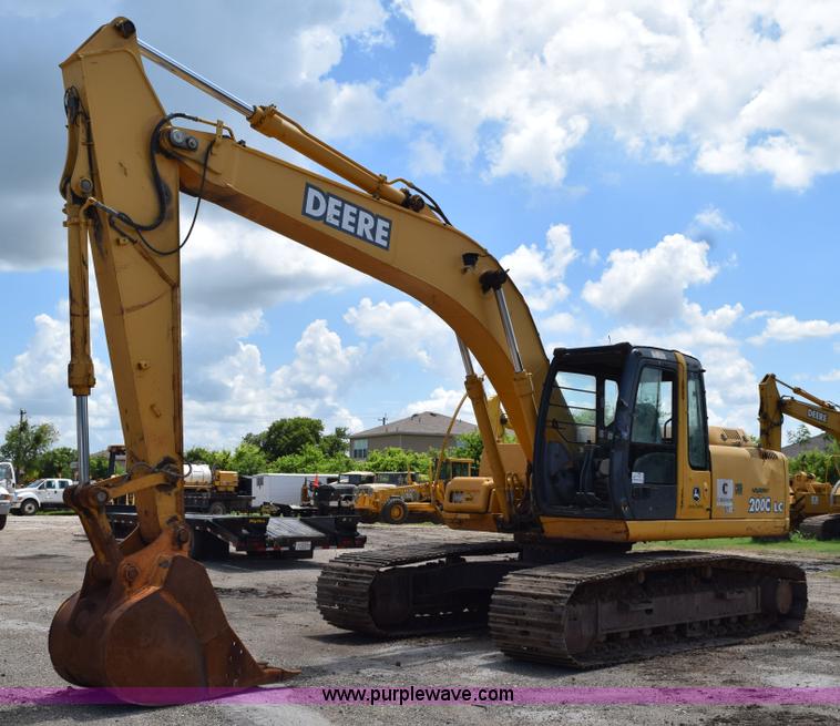 image for item K6052 2004 John Deere 200C LC excavator