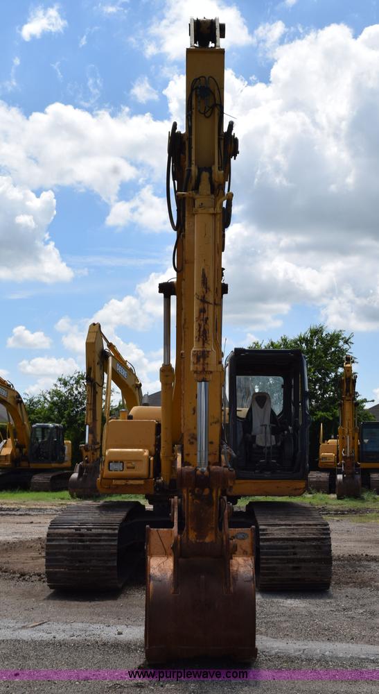 image for item K6052 2004 John Deere 200C LC excavator