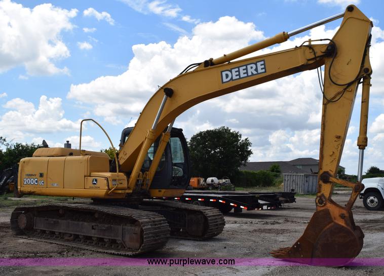 image for item K6052 2004 John Deere 200C LC excavator