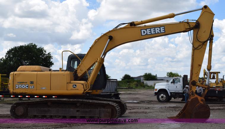 image for item K6052 2004 John Deere 200C LC excavator