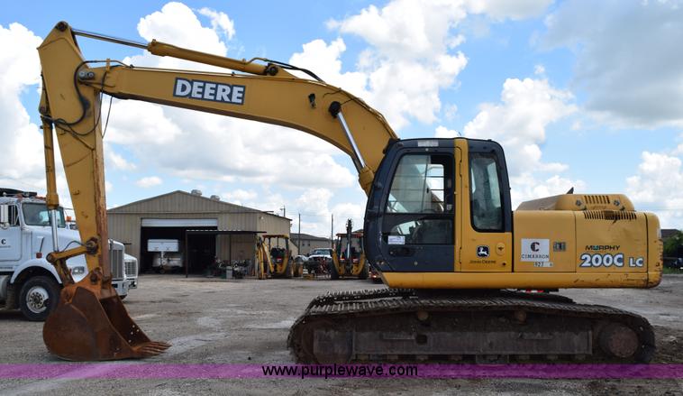 image for item K6052 2004 John Deere 200C LC excavator