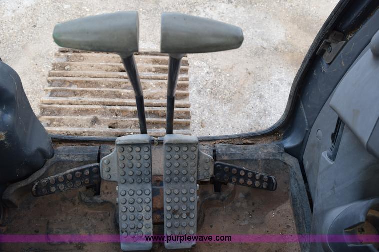 image for item K6052 2004 John Deere 200C LC excavator