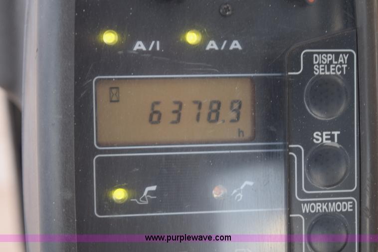 image for item K6052 2004 John Deere 200C LC excavator