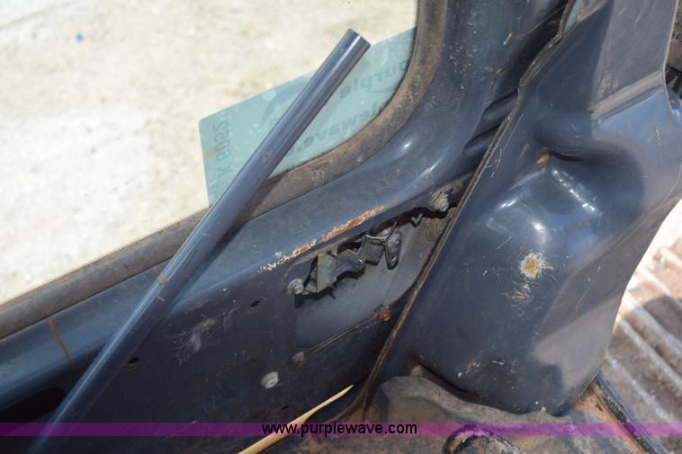 image for item K6052 2004 John Deere 200C LC excavator