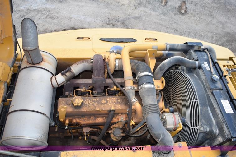 image for item K6052 2004 John Deere 200C LC excavator