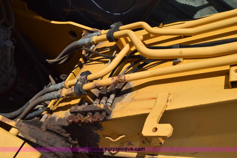 image for item K6052 2004 John Deere 200C LC excavator