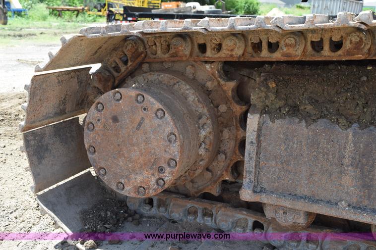 image for item K6052 2004 John Deere 200C LC excavator