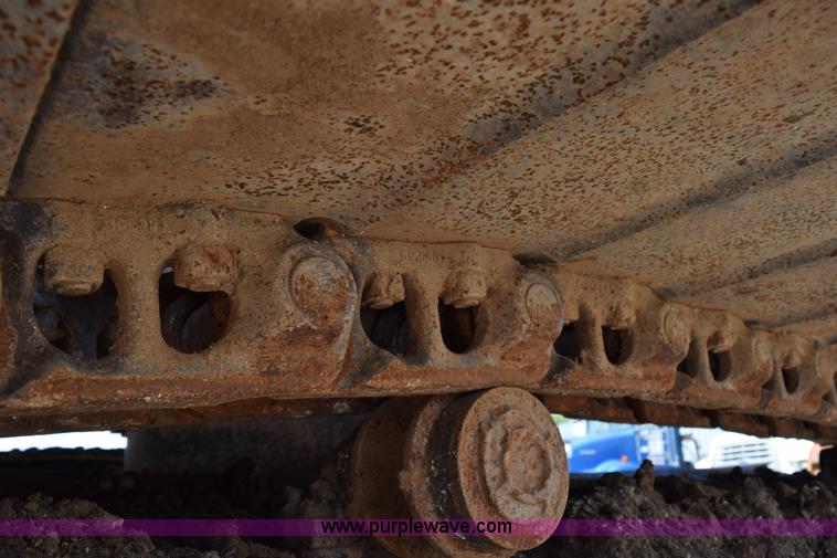 image for item K6052 2004 John Deere 200C LC excavator