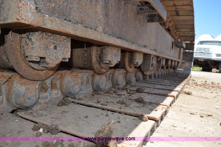 image for item K6052 2004 John Deere 200C LC excavator