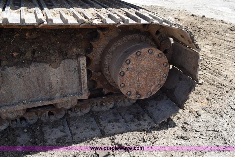 image for item K6052 2004 John Deere 200C LC excavator