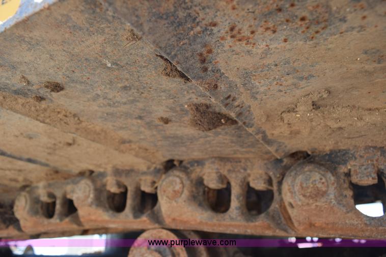 image for item K6052 2004 John Deere 200C LC excavator