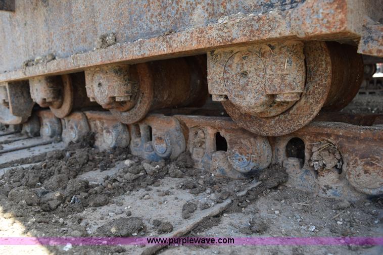 image for item K6052 2004 John Deere 200C LC excavator