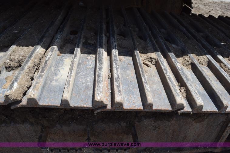 image for item K6052 2004 John Deere 200C LC excavator