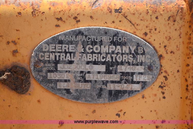 image for item K6052 2004 John Deere 200C LC excavator