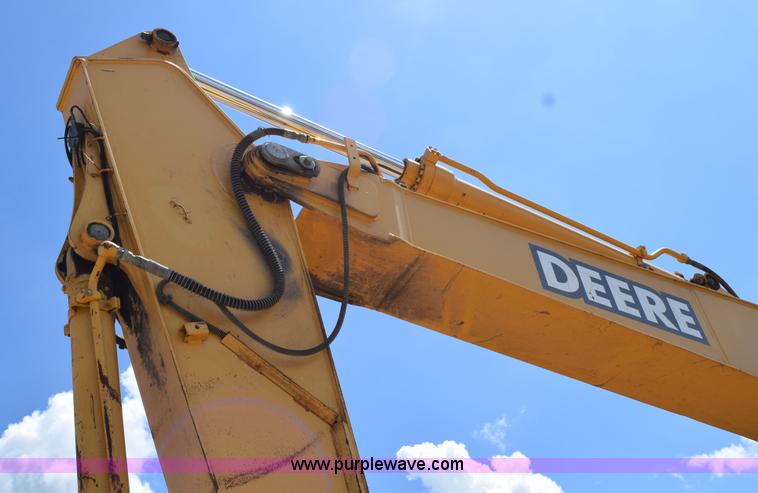 image for item K6052 2004 John Deere 200C LC excavator