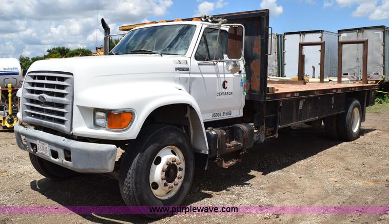 image for item K6053 1999 Ford F700 flatbed truck