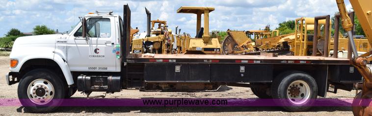 image for item K6053 1999 Ford F700 flatbed truck