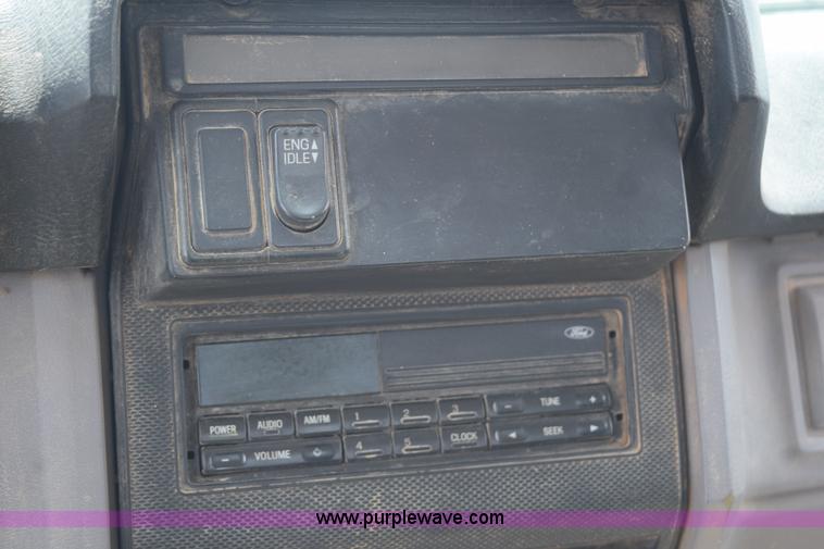 image for item K6053 1999 Ford F700 flatbed truck