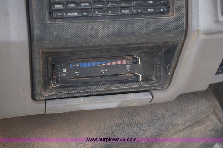 image for item K6053 1999 Ford F700 flatbed truck