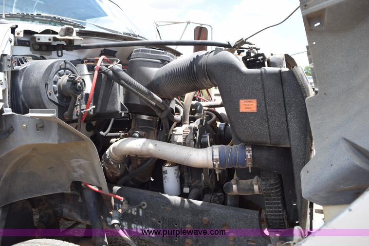 image for item K6053 1999 Ford F700 flatbed truck