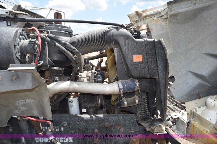 image for item K6053 1999 Ford F700 flatbed truck