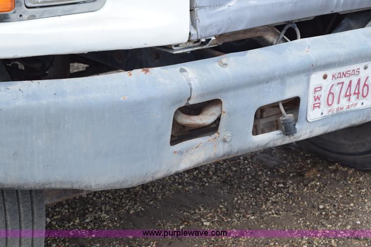 image for item K6053 1999 Ford F700 flatbed truck