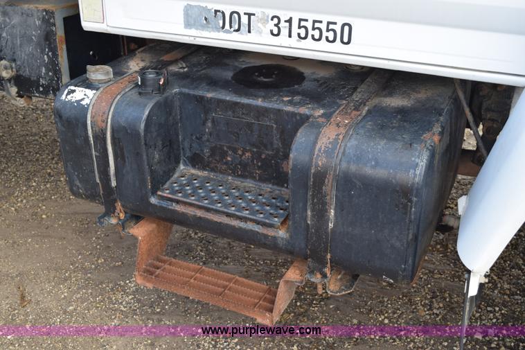 image for item K6053 1999 Ford F700 flatbed truck