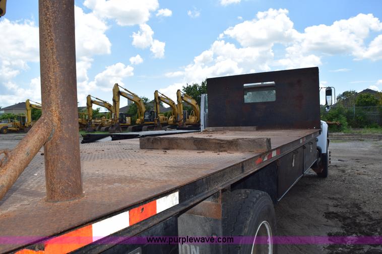 image for item K6053 1999 Ford F700 flatbed truck