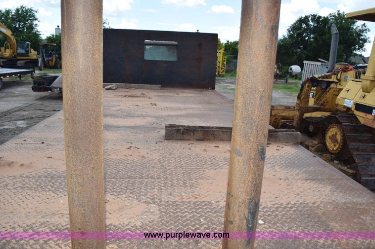 image for item K6053 1999 Ford F700 flatbed truck