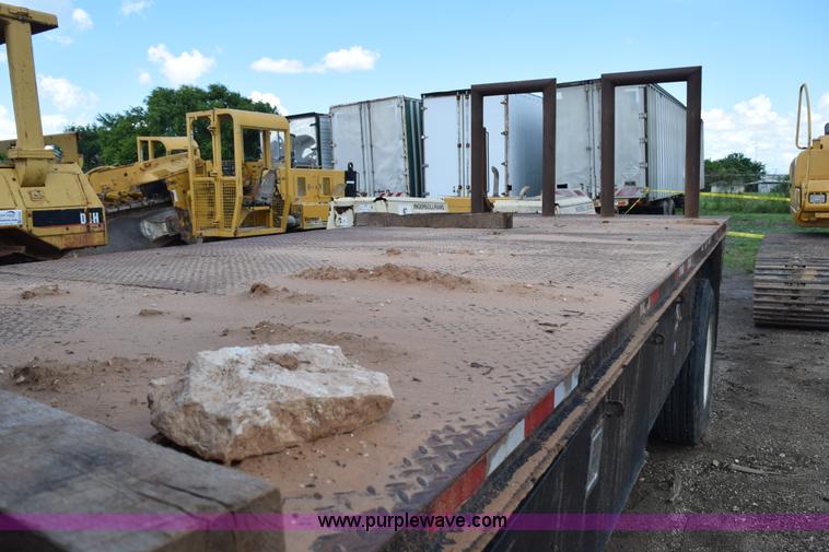 image for item K6053 1999 Ford F700 flatbed truck