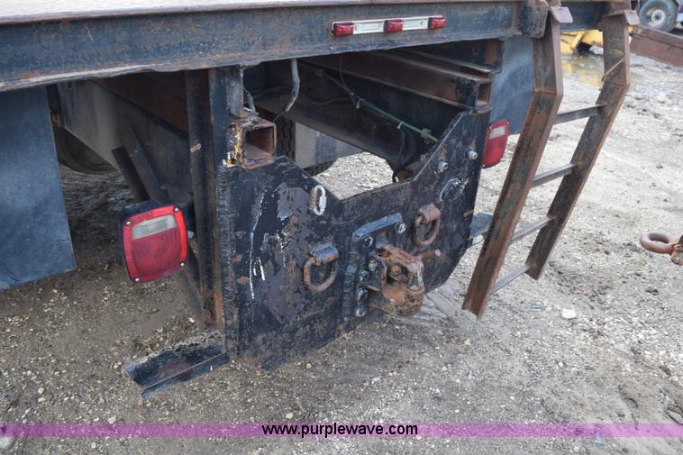 image for item K6053 1999 Ford F700 flatbed truck
