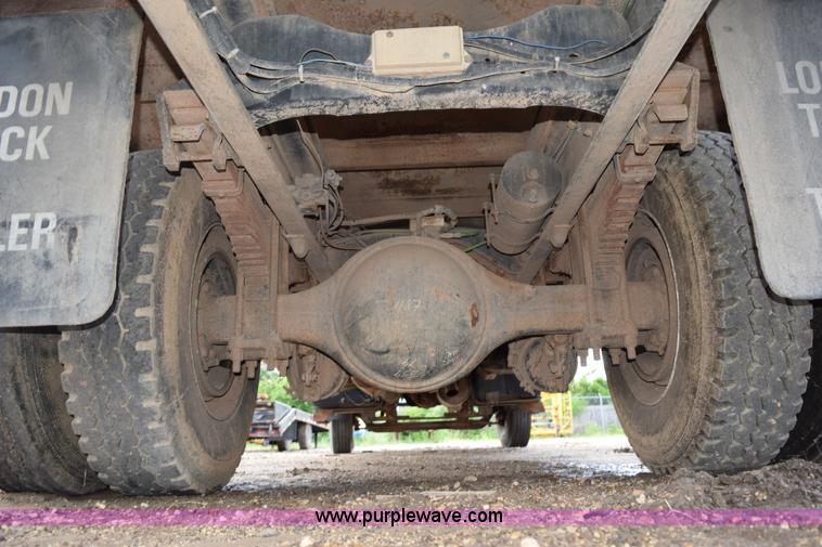 image for item K6053 1999 Ford F700 flatbed truck