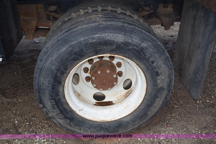 image for item K6053 1999 Ford F700 flatbed truck