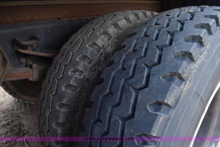 image for item K6053 1999 Ford F700 flatbed truck