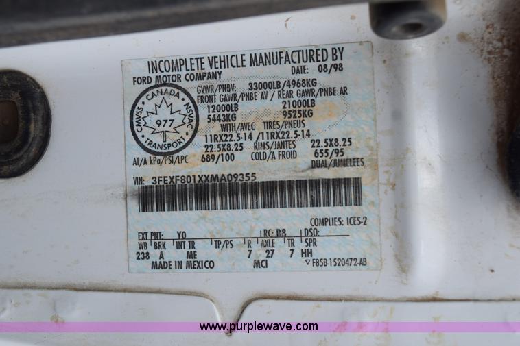 image for item K6053 1999 Ford F700 flatbed truck