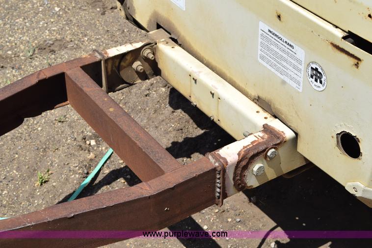 image for item K6054 1999 Ingersoll Rand 185 air compressor