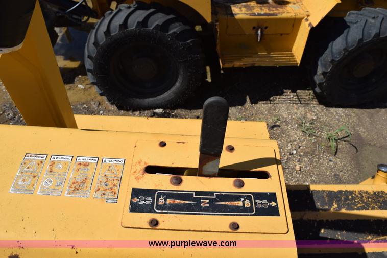 image for item K6057 1999 Vermeer V8550A trencher